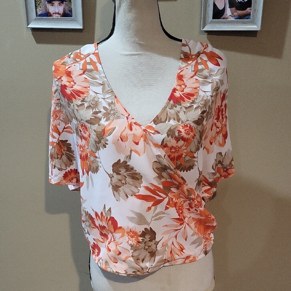 Floral & Ivy Tops - Floral & Ivy Floral V-Neck Top